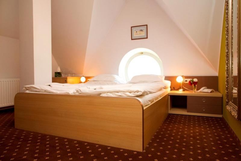 Hotel Zamek Berchtold Strancice Exterior photo