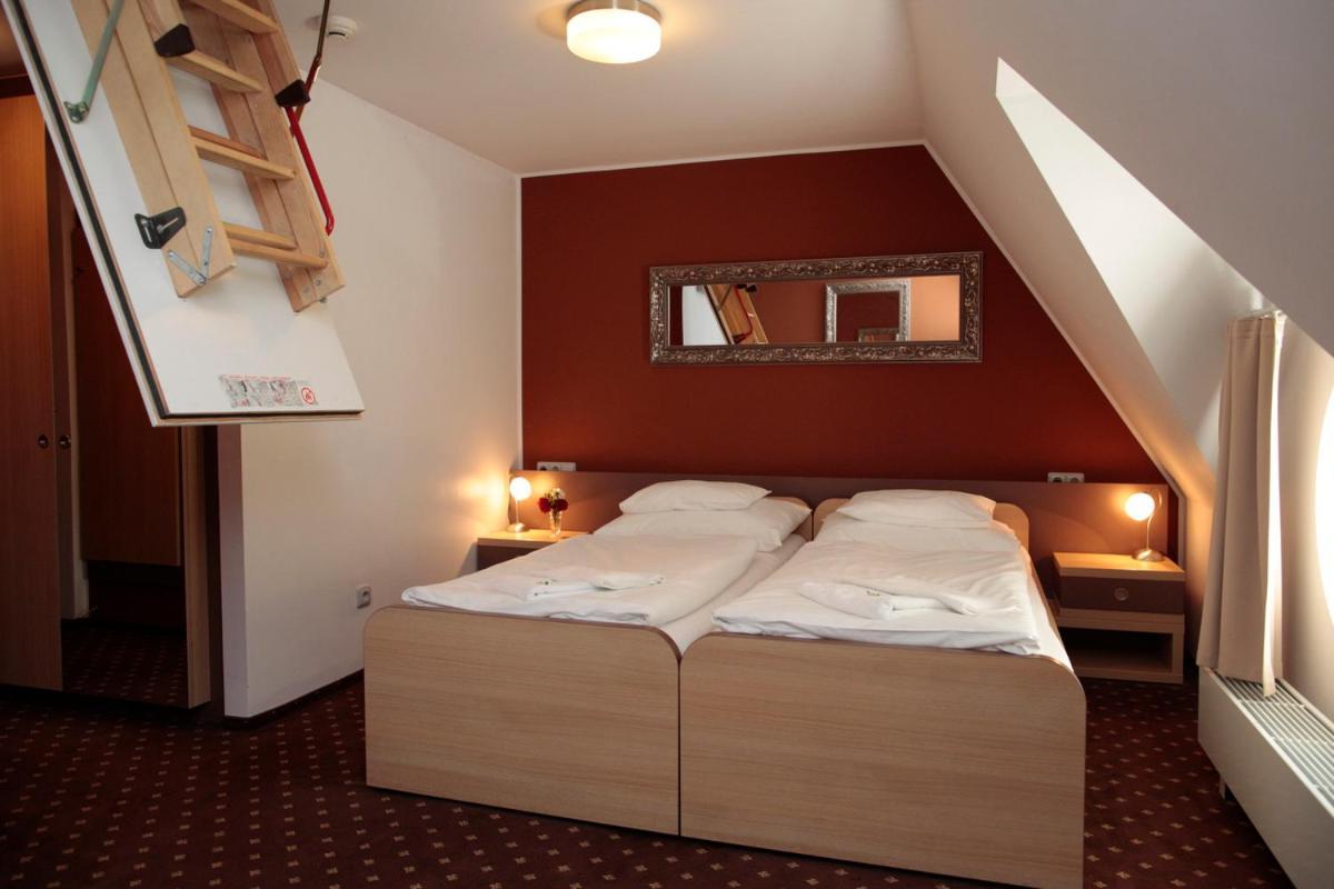 Hotel Zamek Berchtold Strancice Exterior photo