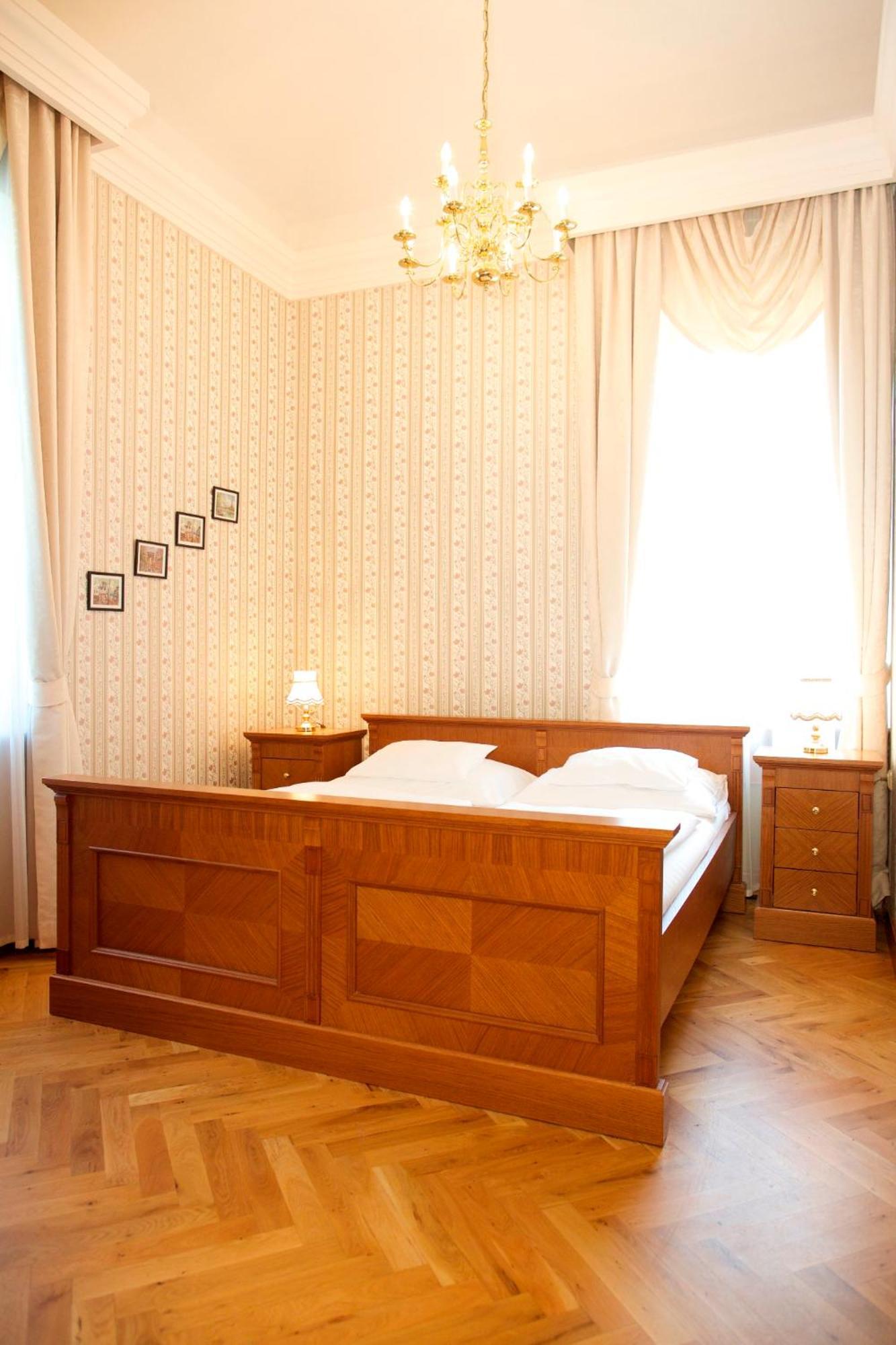 Hotel Zamek Berchtold Strancice Exterior photo
